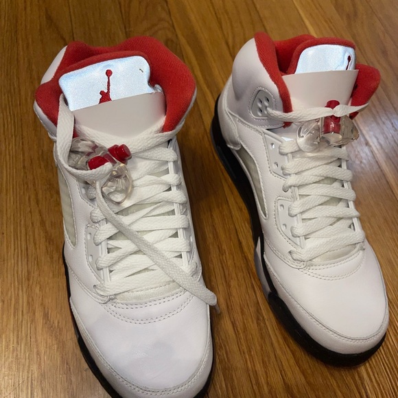 BRAND NEW NEVER WORN JORDANS - Picture 3 of 4